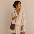 Handgemaakte metallic clutch tas Fuerteventura met bronzen glans en schouderketting.
