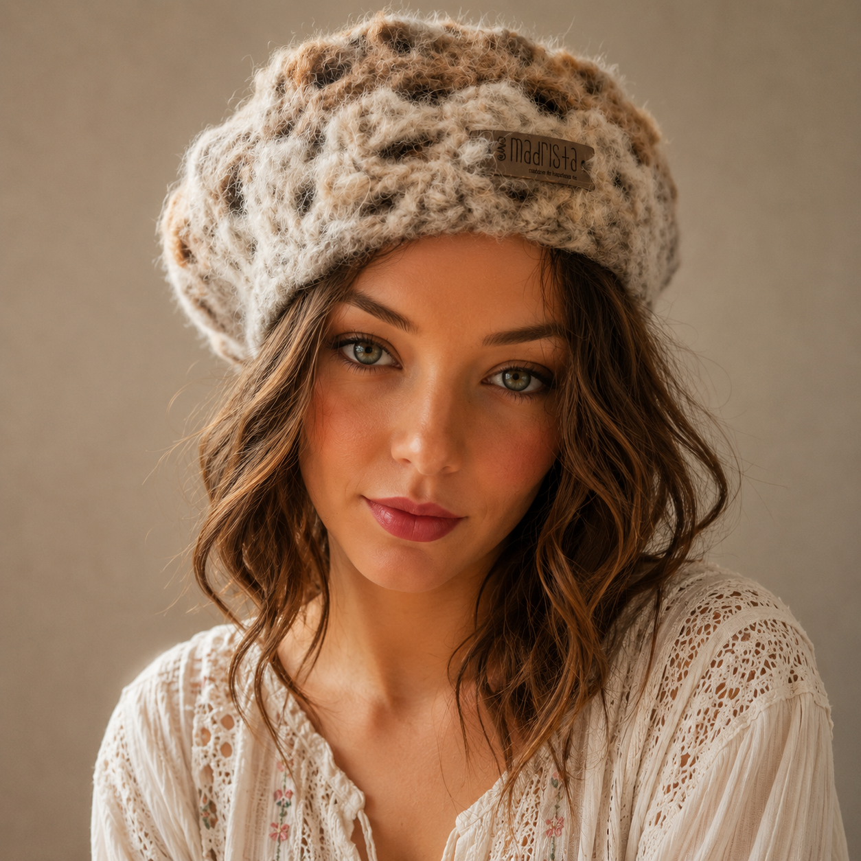 Lila wollen baret
