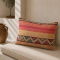 Recycled wollen berber kussen gestyled op bank — slow living interieur | Madrista