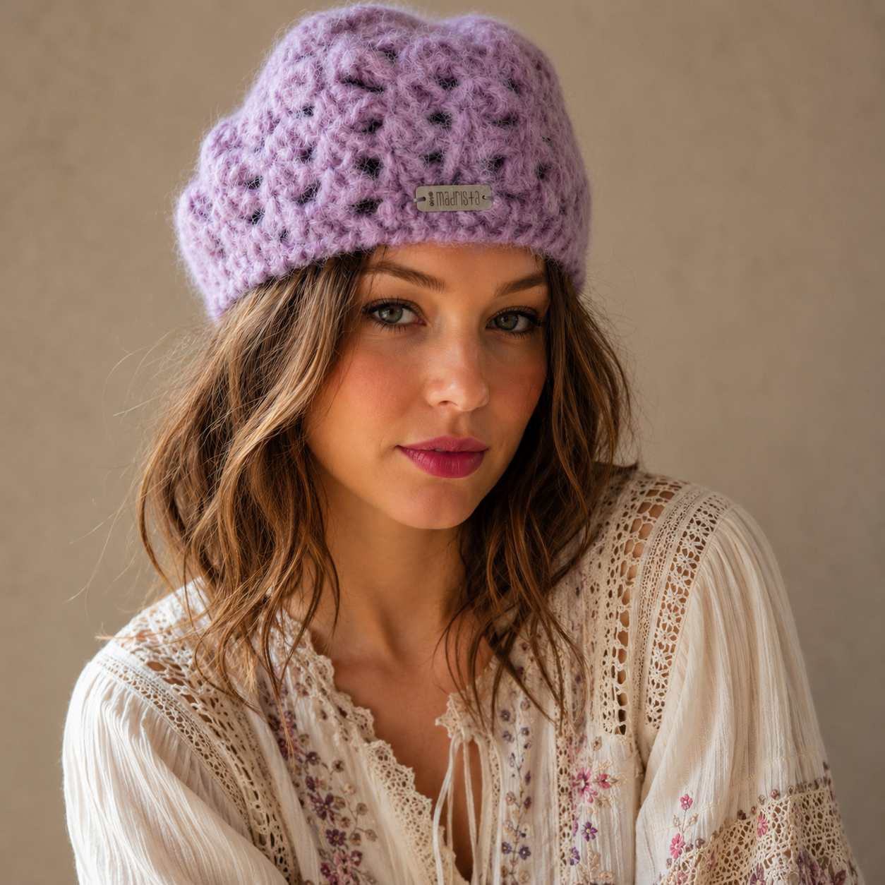 Lila wollen baret