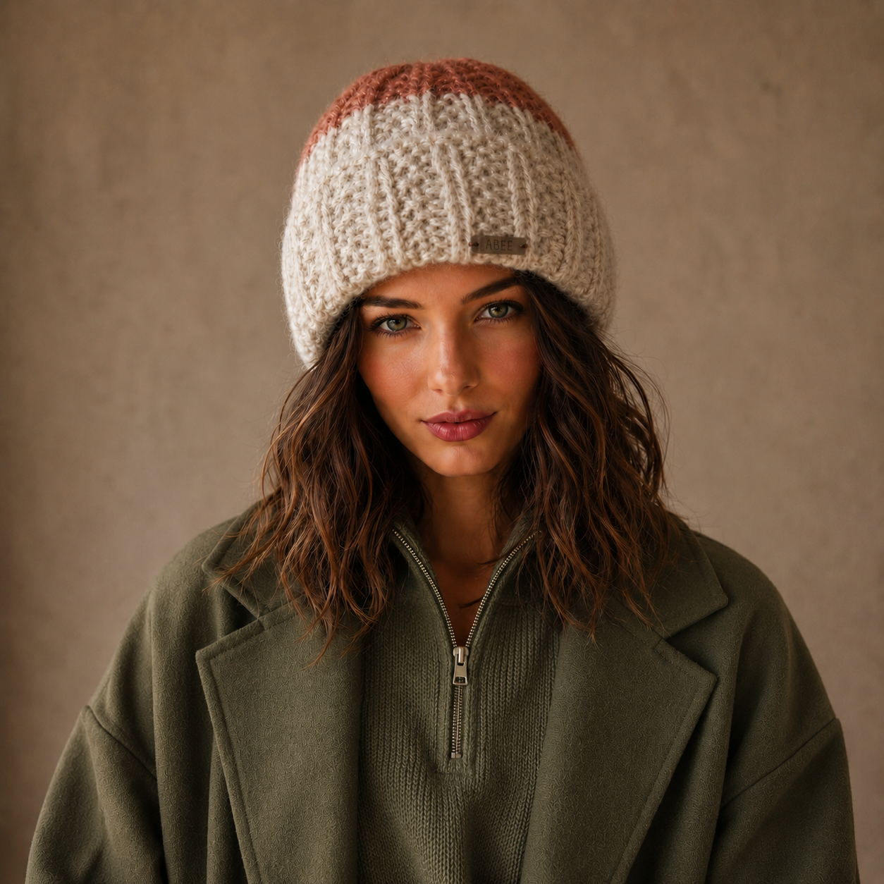 Roze - wolwitte mohair wollen muts — oversized, zacht en glanzend, hoofdomtrek 60 cm | Madrista
