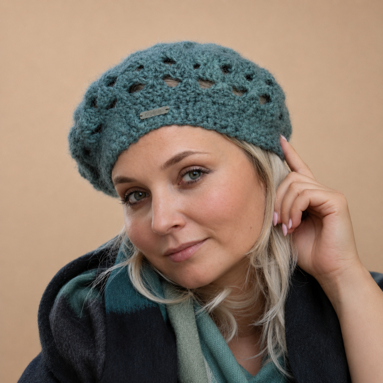 Groene wollen baret